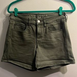 AE Midi Shorts size 6